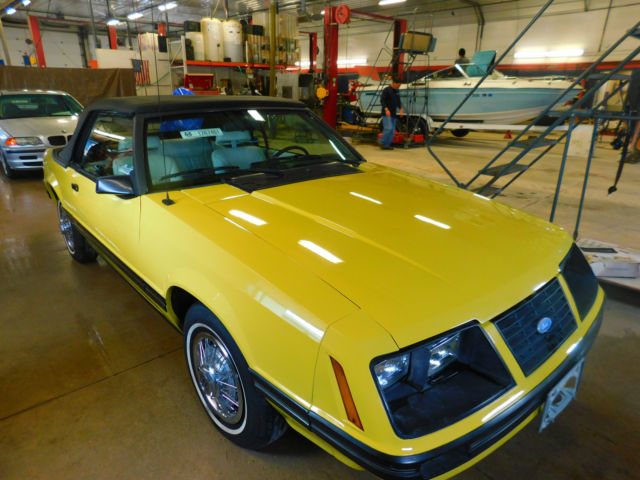 1983 ford mustang glx t1267461