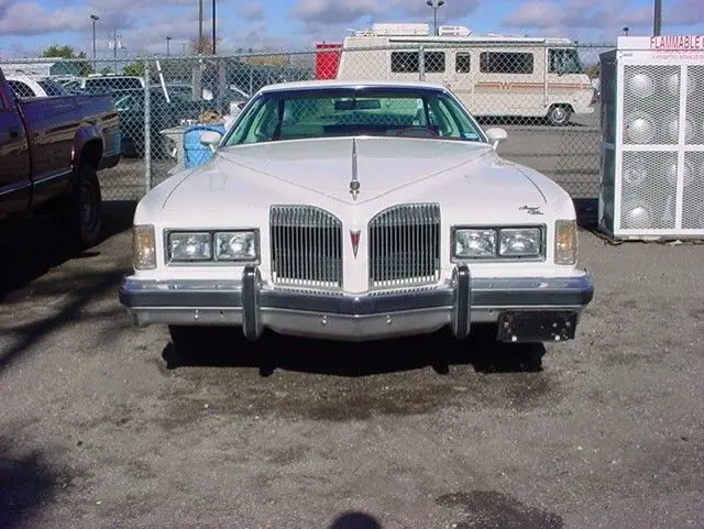 1976 pontiac grand prix sj..... 2dr coupe with red top. 455 big block, no rust!