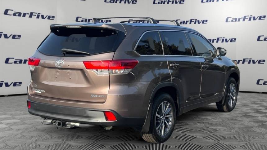 2018 toyota highlander se