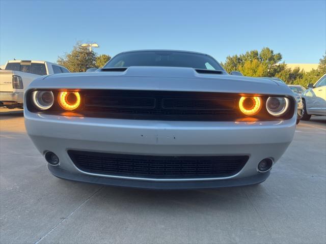 2022 dodge challenger sxt
