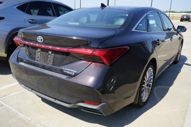 2022 toyota avalon hybrid limited