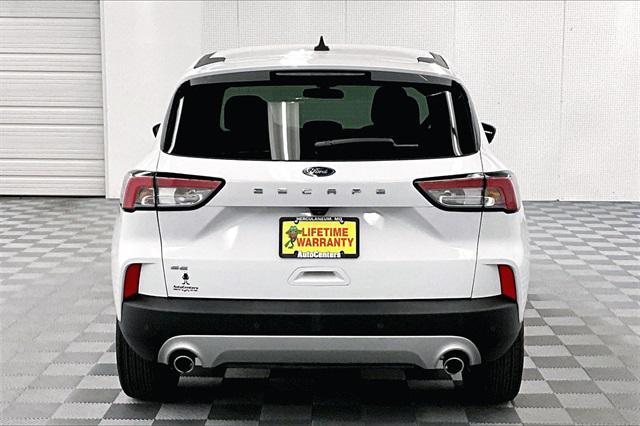 2022 ford escape se