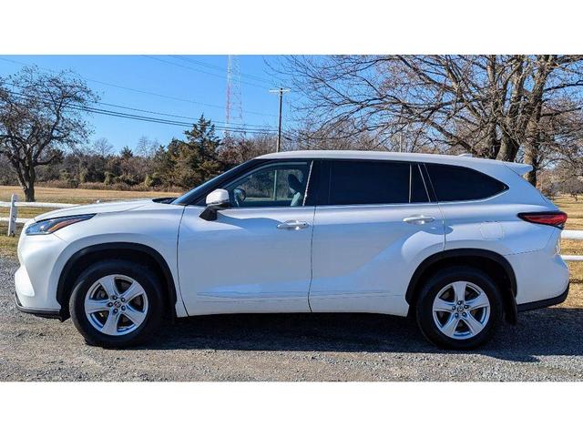 2021 toyota highlander le