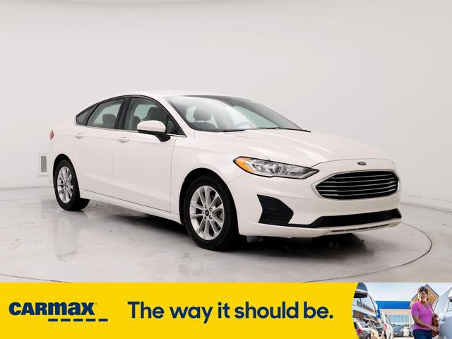 2020 ford fusion se