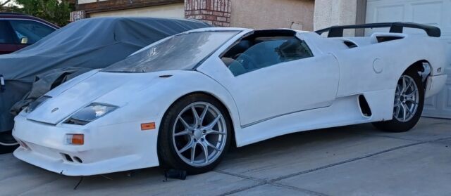 lamborghini diablo kit car, needs completion.... starts,runs, drives,stops