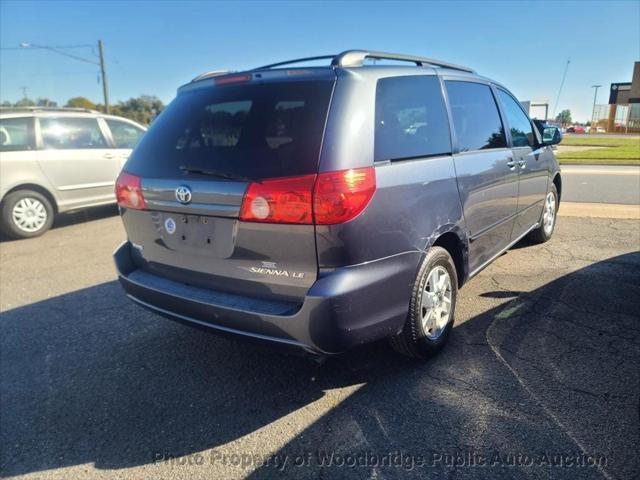 2010 toyota sienna le