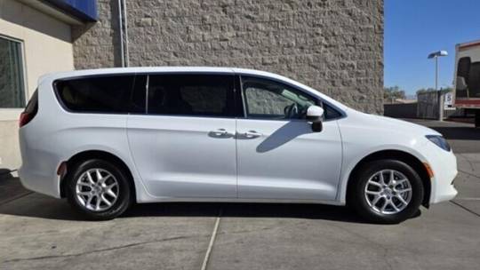 2022 chrysler voyager lx