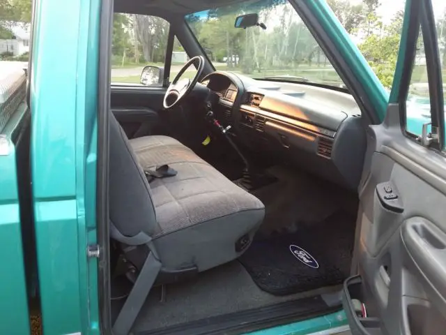 1992 ford f-150 xlt lariat standard cab pickup 2-door 4.9l