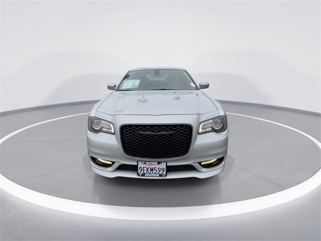 2022 chrysler 300 touring