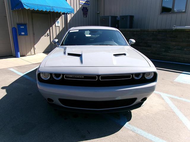 2021 dodge challenger sxt