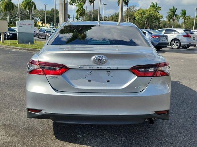 2023 toyota camry le