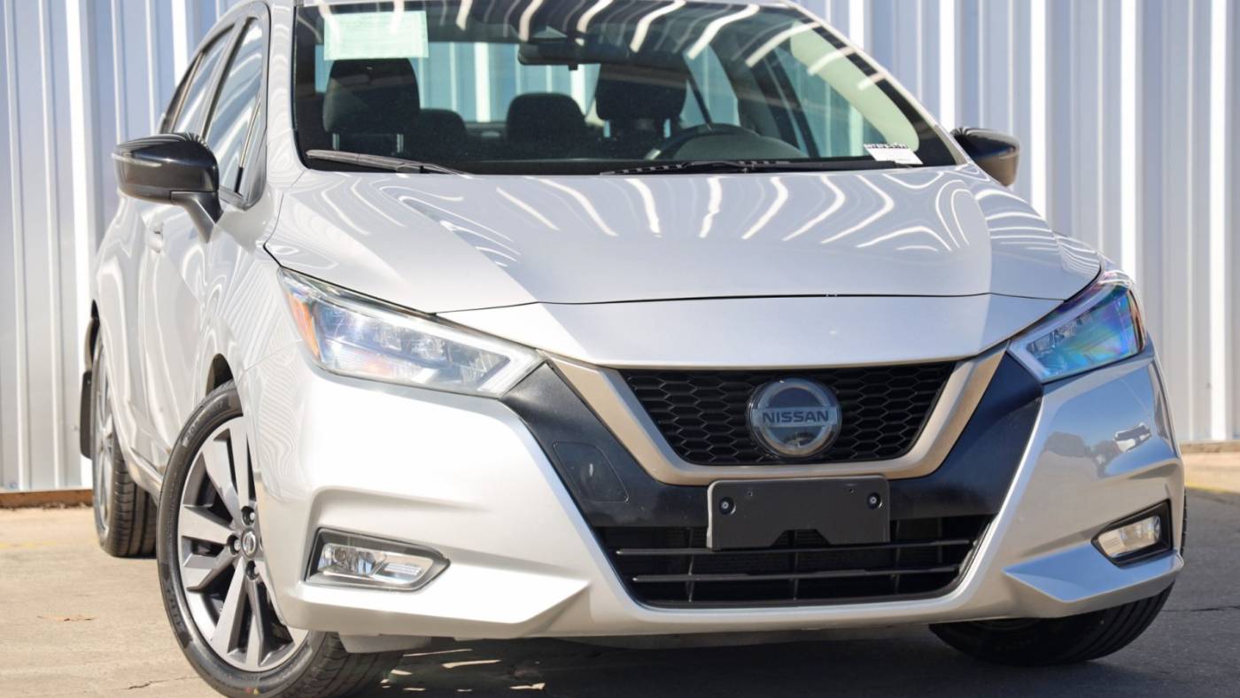 2020 nissan versa sr