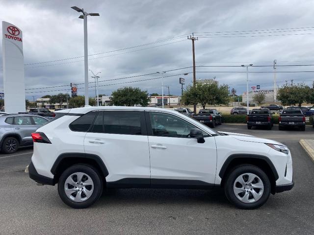 2024 toyota rav4 le