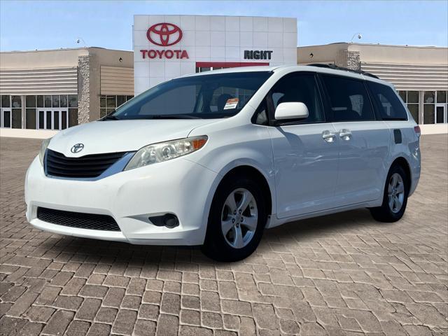 2012 toyota sienna le