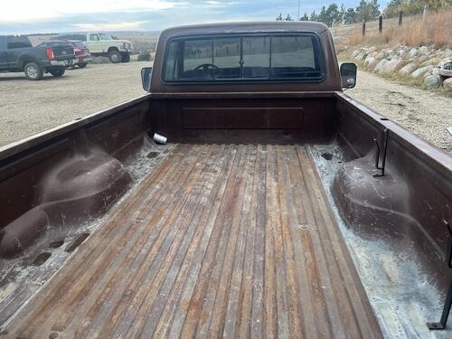 1974 ford f250 ranger runs and drives 390 4bbl. auto trans, 2wd, rust around r