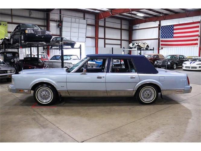 1986 lincoln town car in kentwood, michigan