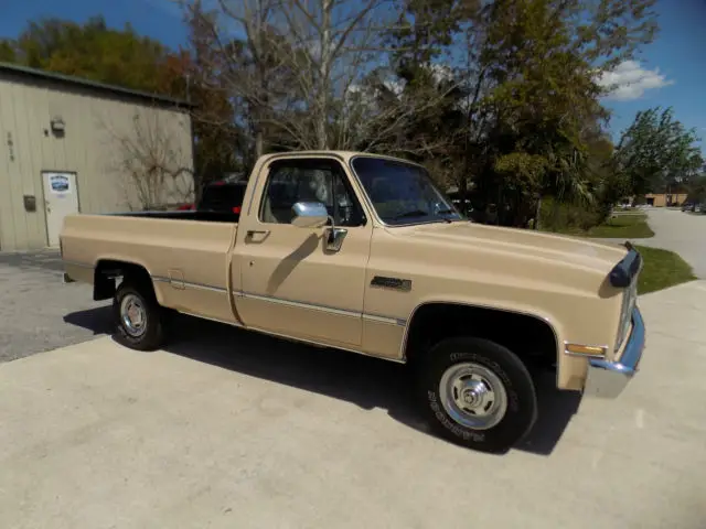 1984 gmc sierra pickup truck. 4x4 only 28 k miles showroom new amazing survivor