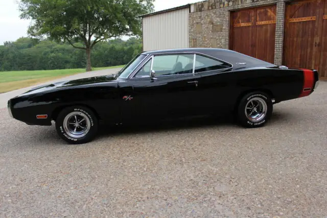 1970 dodge charger r/t 440 4 speed pwr disc brakes pwr steer nice!!