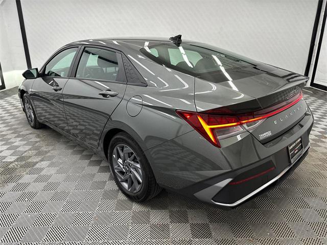2024 hyundai elantra hev blue