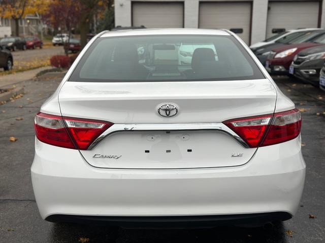 2016 toyota camry le