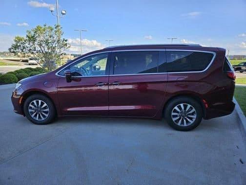 2021 chrysler pacifica hybrid touring l front-wheel drive passenger van in elkhorn, nebraska