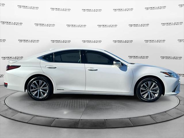 2021 lexus es 300h base