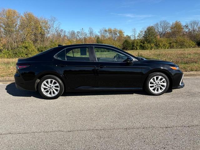 2022 toyota camry le
