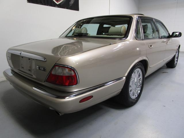 2000 jaguar xj8 base