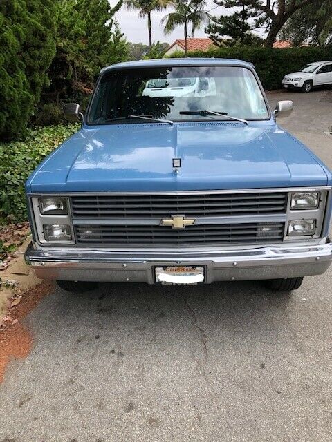 1983 suburban diesel very clean 6.2l