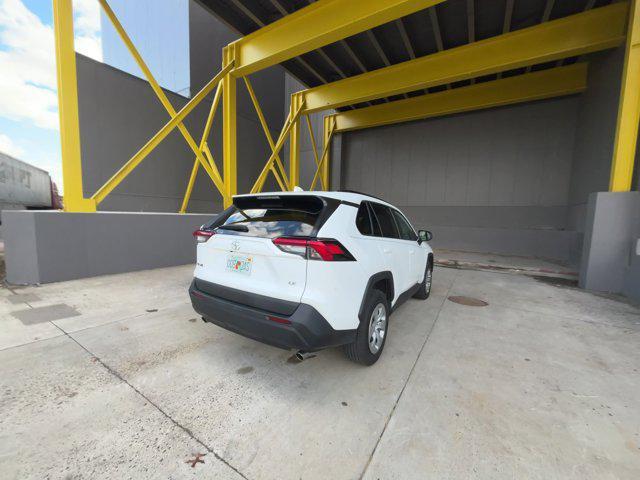 2021 toyota rav4 le