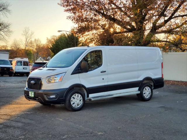 2022 ford transit-250 base