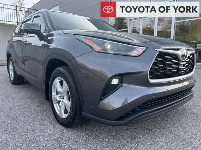 2022 toyota highlander le