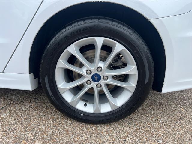 2020 ford fusion se