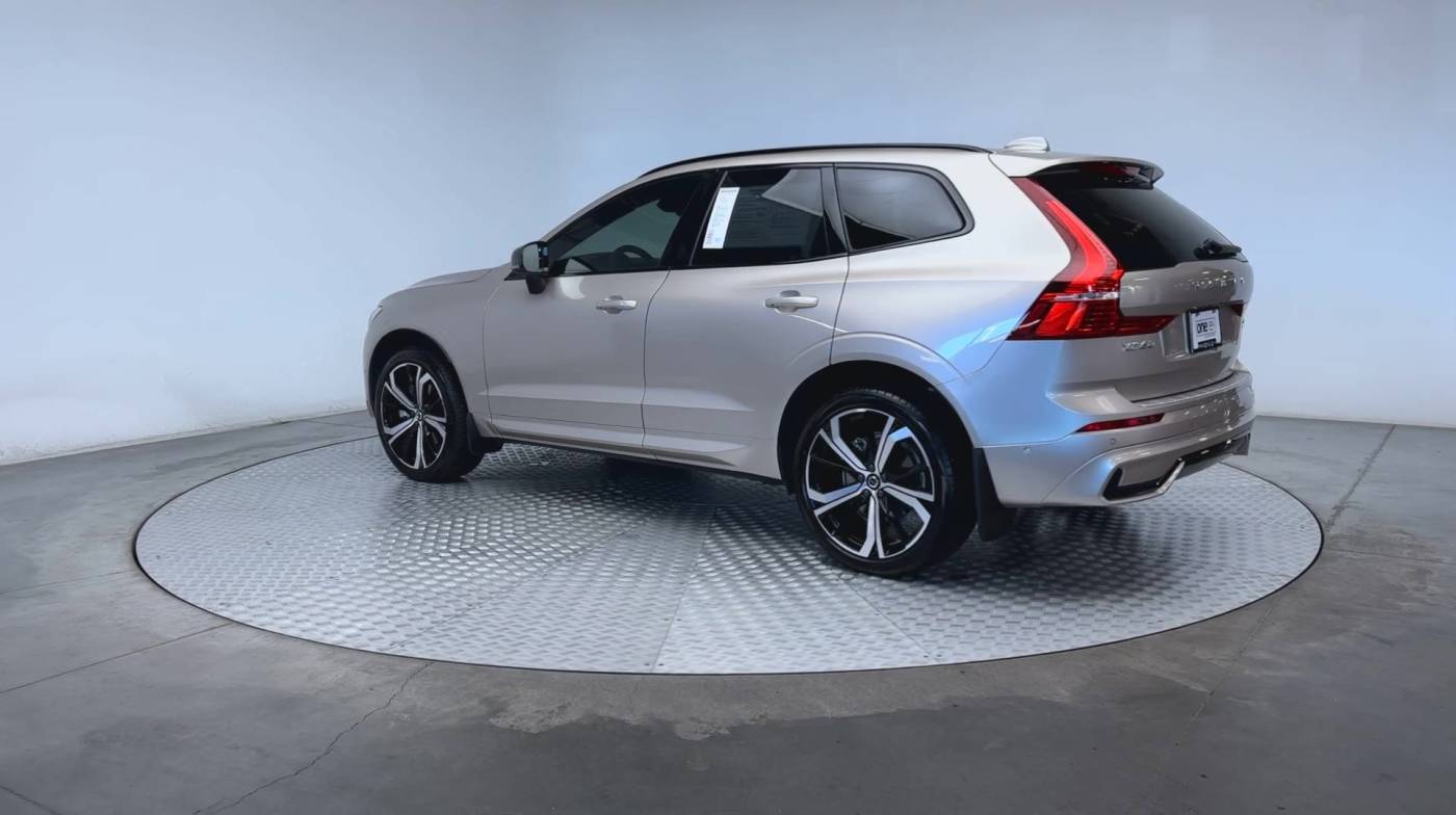 2023 volvo xc60 b6 ultimate dark theme