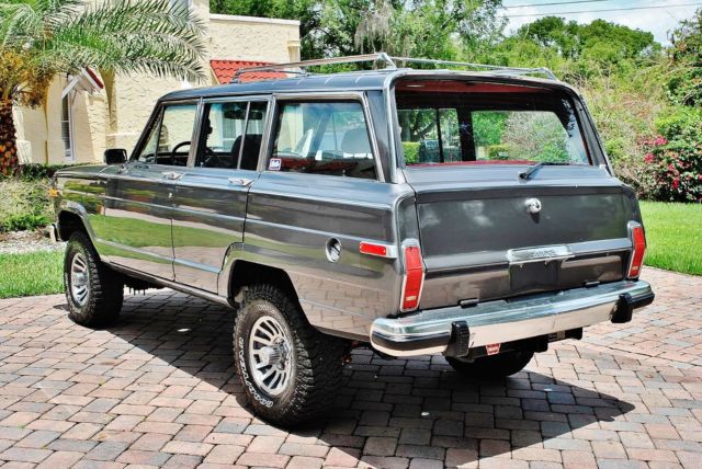 1989 jeep grand wagoneer restored, drives very well, small lift must be seen wow