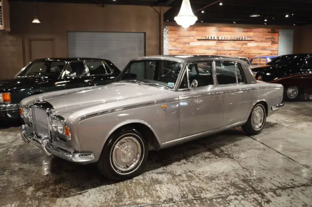 beautiful presenting restored bentley t. rare "top-hat" colour scheme