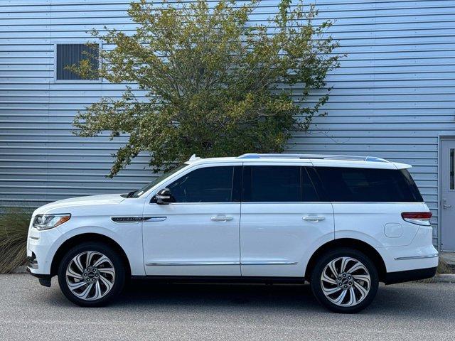 2022 lincoln navigator standard