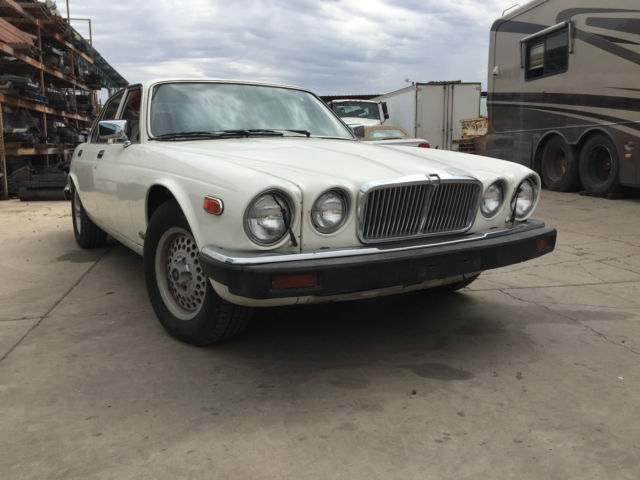 1982 jaguar xj6 with 350 chevy v8 small block and 4l60e hot rod
