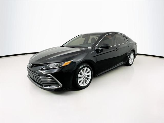 2022 toyota camry le