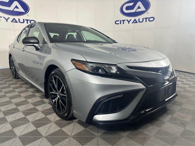 2022 toyota camry se