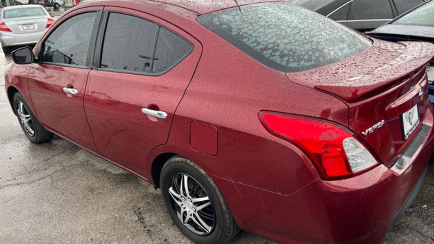 2017 nissan versa