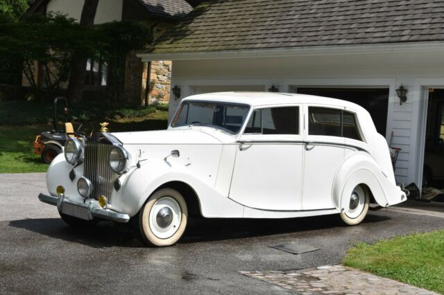 rolls-royce silver wraith by hooper