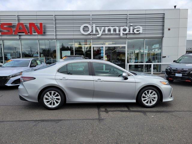 2021 toyota camry le
