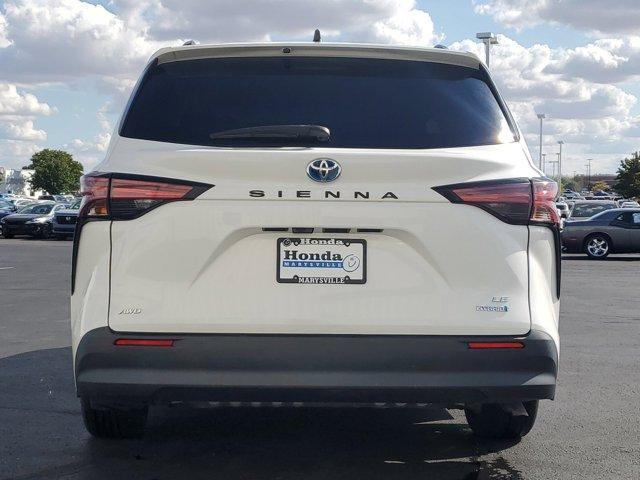 2021 toyota sienna le