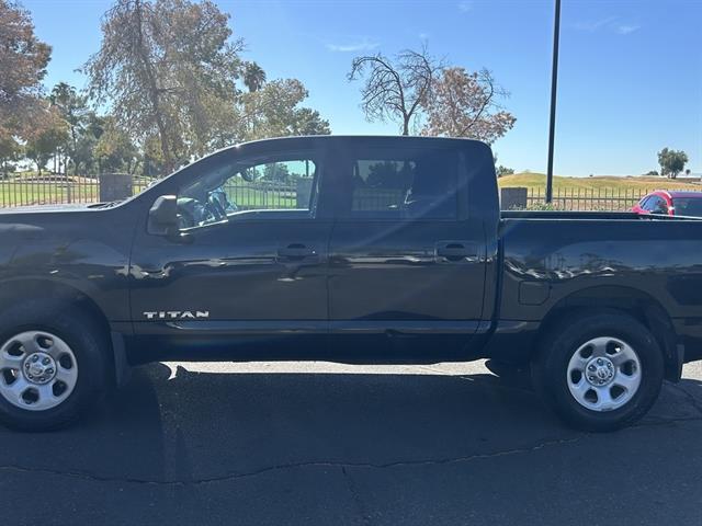 2018 nissan titan sv