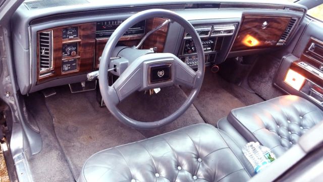 1989 cadillac fleetwood brougham !! low miles!! must see