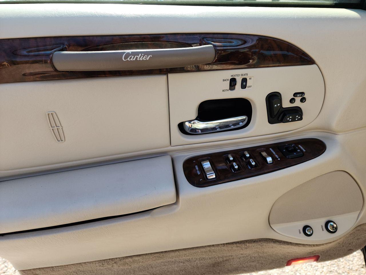 2000 lincoln town car