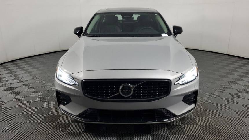 2024 volvo s60 b5 core dark theme