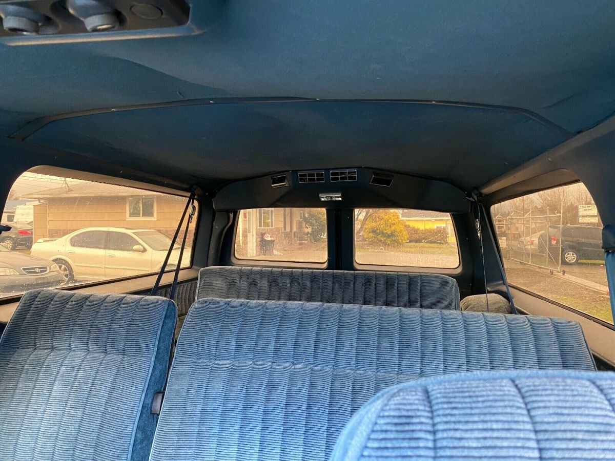 1989 chevrolet suburban 1500 scottsdale rwd 5.7 liter 8 cylinder gas motor rare!