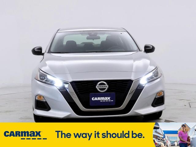 2022 nissan altima sr